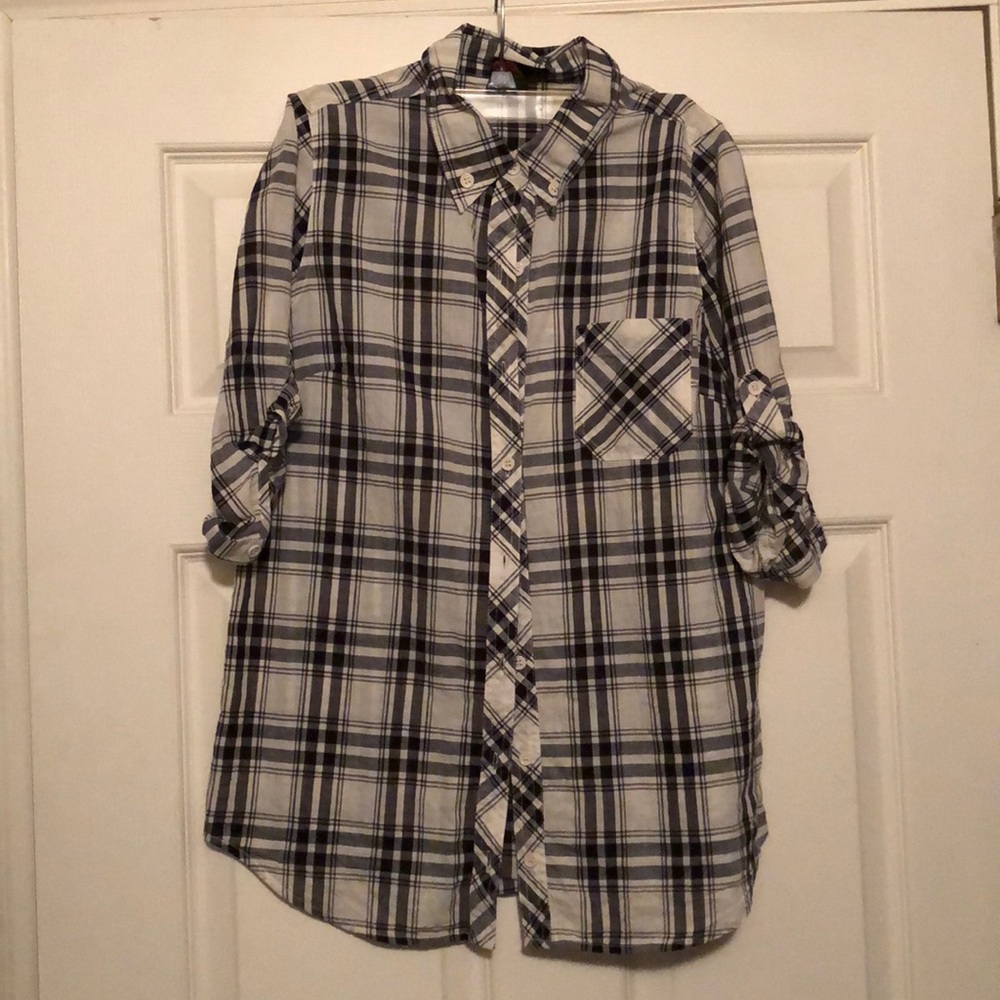 Forever 21 Black and white plaid pattern button up